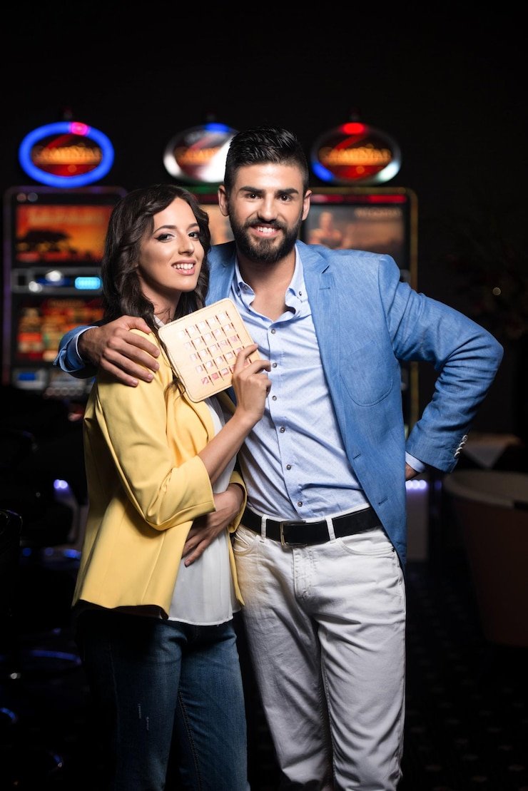 topjitu slot app interface showing game lobby with Aviator, Sweet Bonanza, Evolution Gaming tables, and sportsbook sections